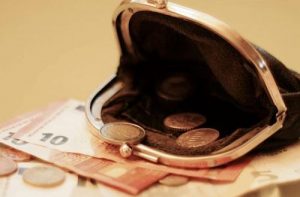 misthoi-peinas-ellada-1000-euro